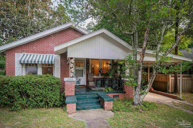 view of front of house featuring a porch