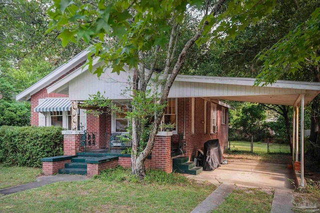 view of front of house featuring a carport