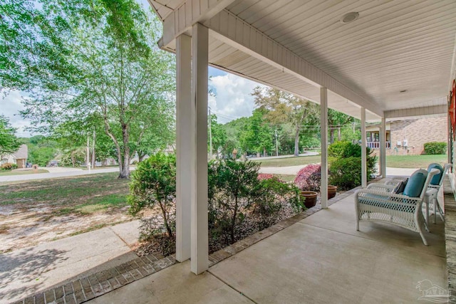 view of patio / terrace with covered porch