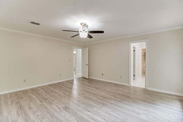 empty room featuring light wood-style floors, visible vents, crown molding, and ceiling fan