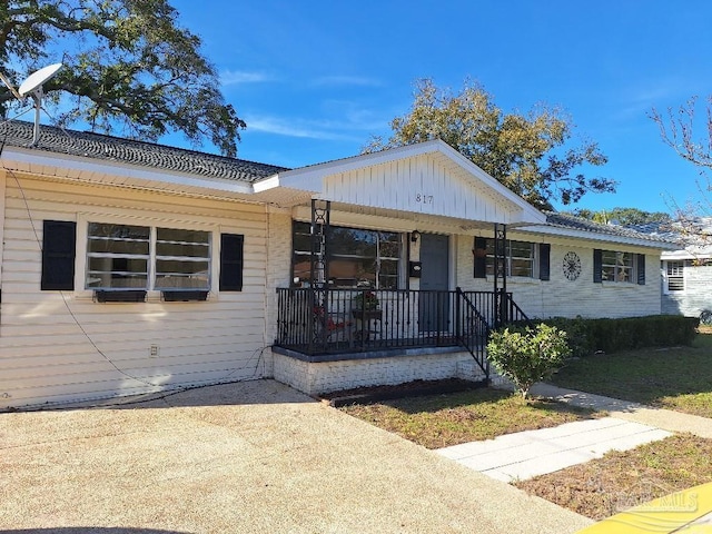 view of front facade featuring covered porch