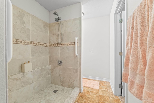 bathroom featuring a tile shower