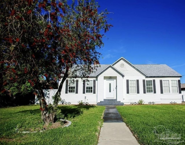 view of front of property with a front yard