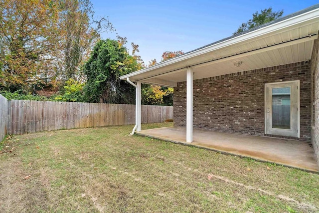 view of yard featuring a patio