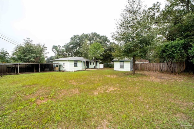 view of yard with a storage shed