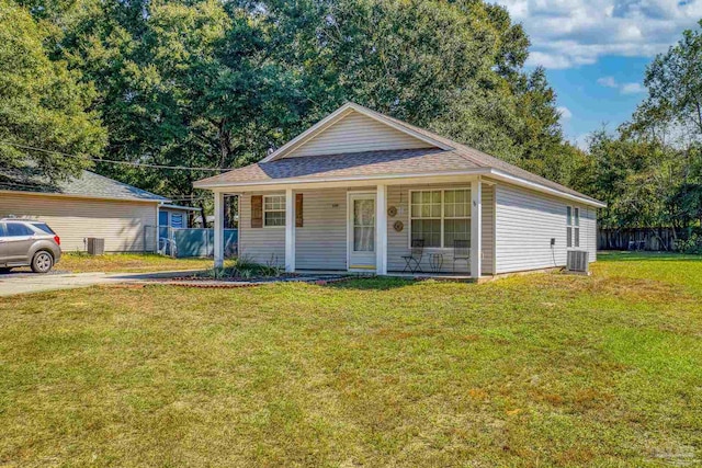 view of front of property with a front lawn and covered porch