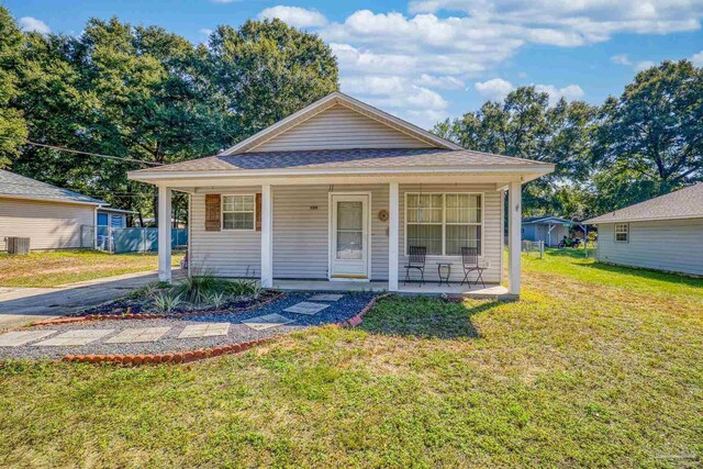 bungalow featuring covered porch and a front lawn