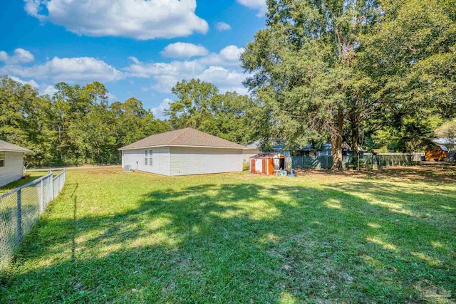 view of yard with a storage shed