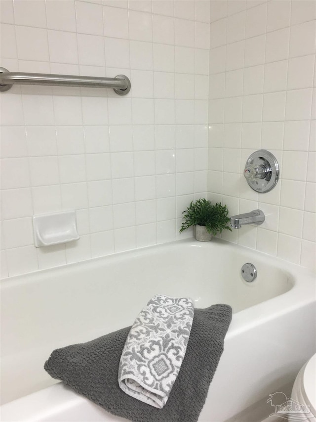 3385 Olive Rd Unit 2-D, Pensacola, FL 32514 - full bathroom featuring toilet