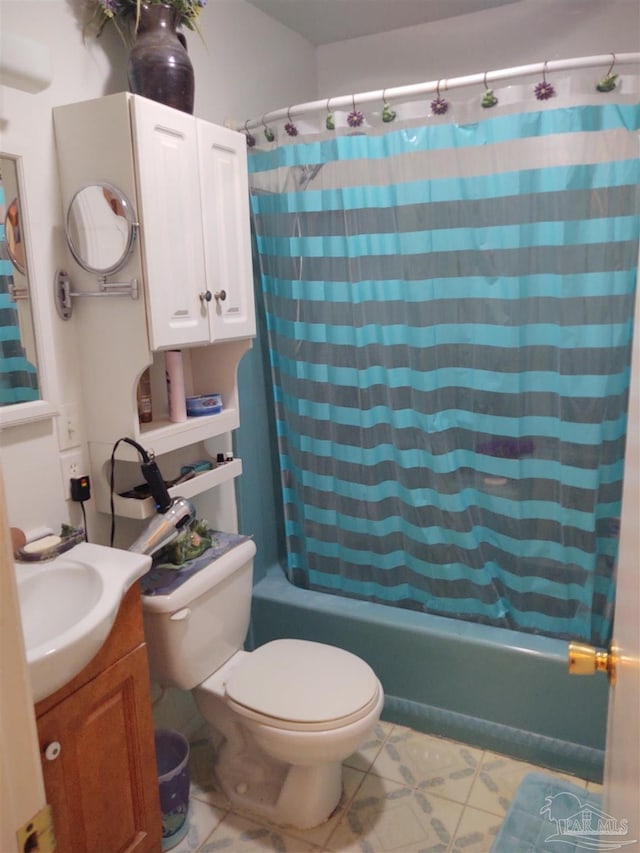 bathroom featuring shower / bath combo with shower curtain, vanity, and toilet