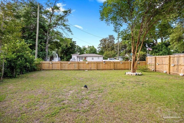 202 Henry St, Pensacola, FL 32507 - view of yard