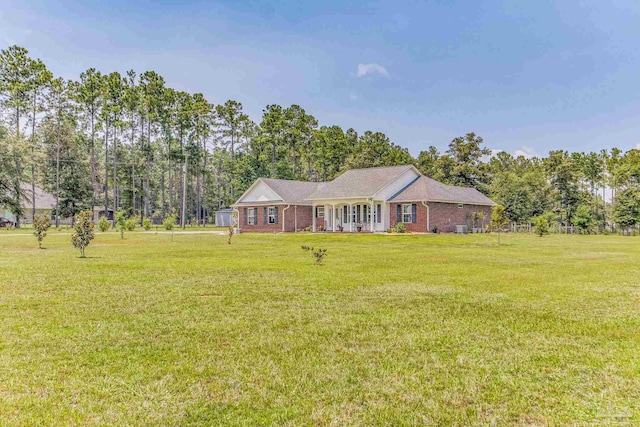 ranch-style home featuring a front lawn