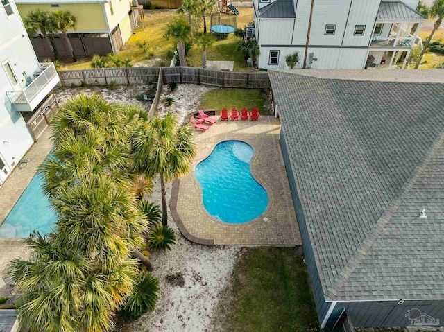 view of swimming pool