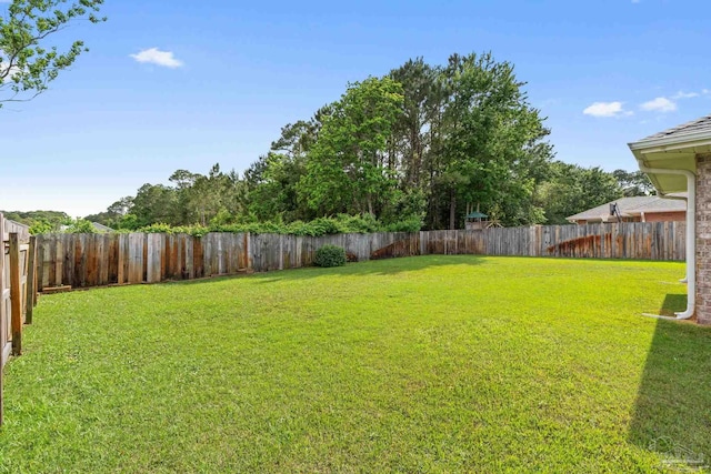 view of yard featuring a fenced backyard