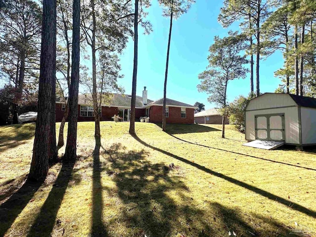 view of yard with a storage unit