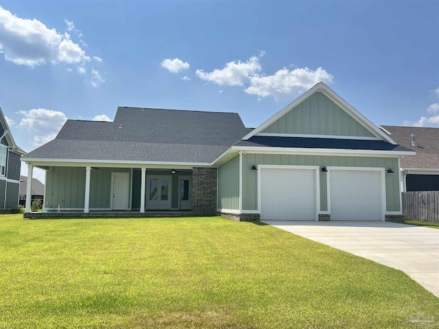 view of front facade featuring a garage and a front yard