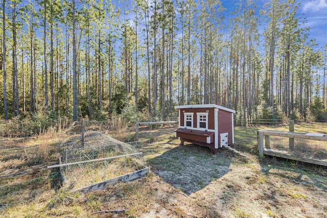 view of yard with a storage shed