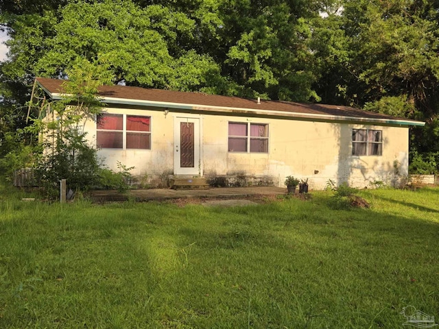 35 N Cypress St, Mcdavid, FL 32568 - ranch-style house with a front lawn