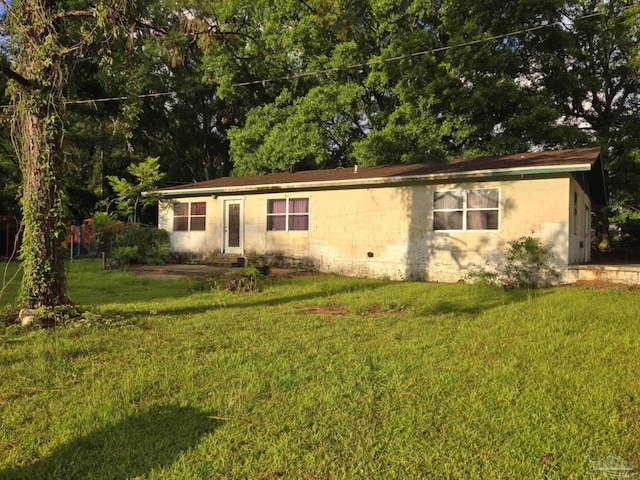 35 N Cypress St, Mcdavid, FL 32568 - ranch-style home with a front yard
