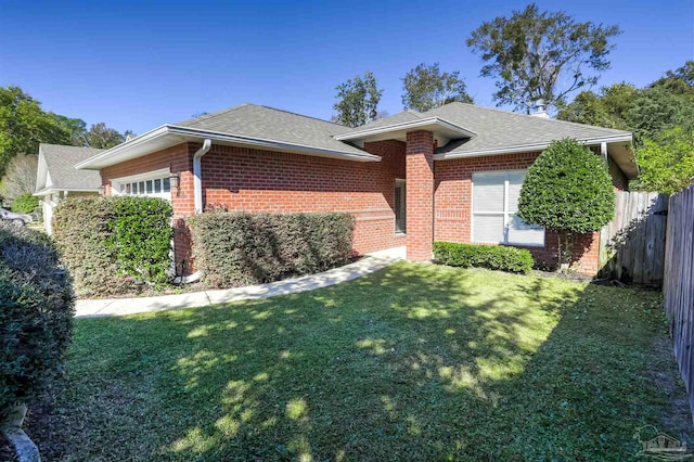 view of front of home featuring a front lawn