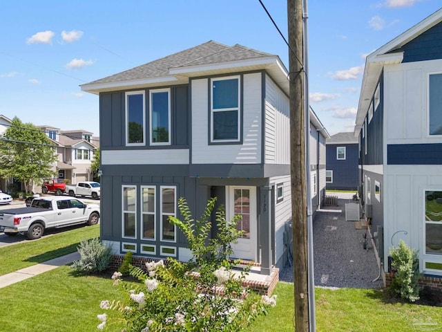 view of front of house with a front yard