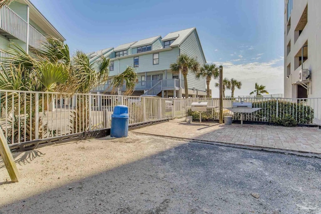 521 W Beach Blvd Unit 702, Gulf Shores, AL 36542 - view of home's community with fence