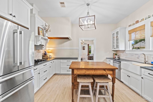 1703 E Avery St, Pensacola, FL 32503 - kitchen with stainless steel appliances, dark countertops, a chandelier, and backsplash