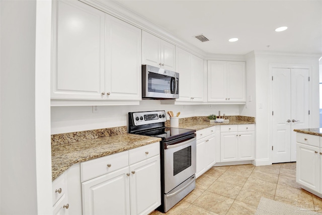 17075 Perdido Key Dr Unit 4E, Pensacola, FL 32507 - kitchen featuring stainless steel appliances, white cabinetry, and recessed lighting