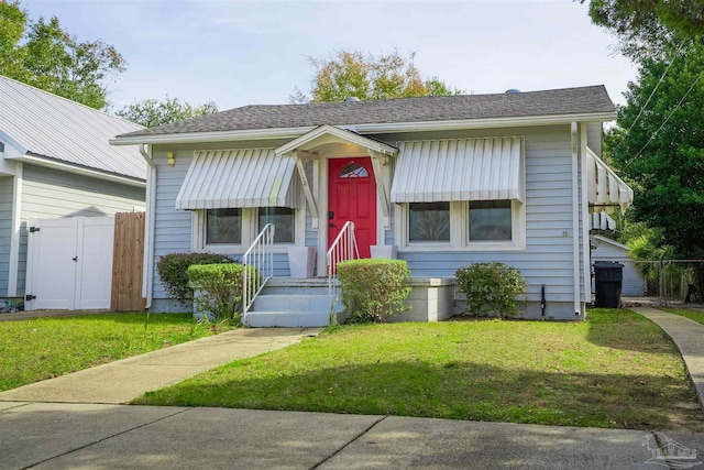 view of front of home with a front lawn