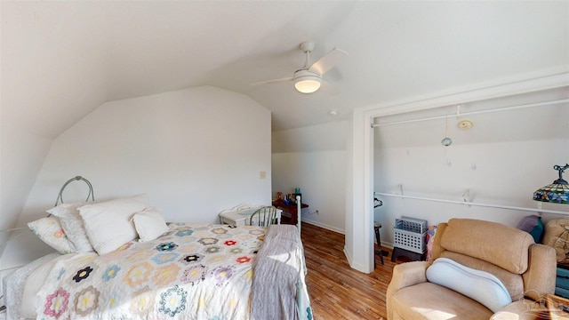 bedroom with light wood-type flooring, a closet, ceiling fan, and lofted ceiling