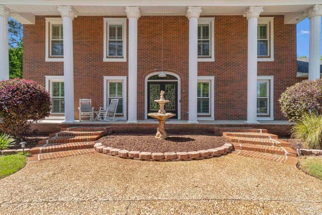 2960 Laurel Dr, Gulf Breeze, FL 32563 - greek revival house with brick siding and a porch