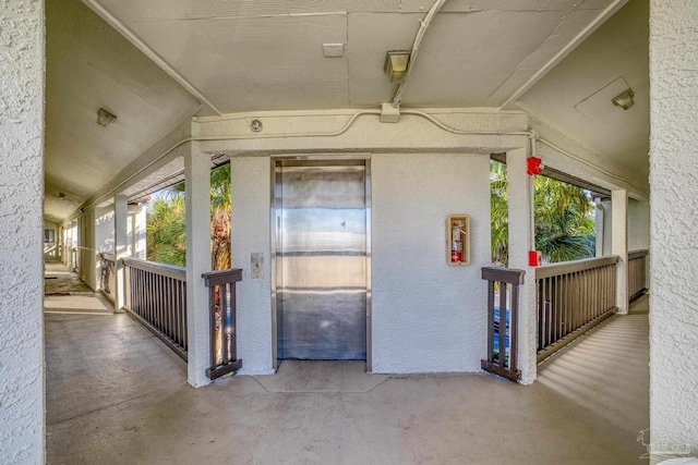 entrance to property with ceiling fan