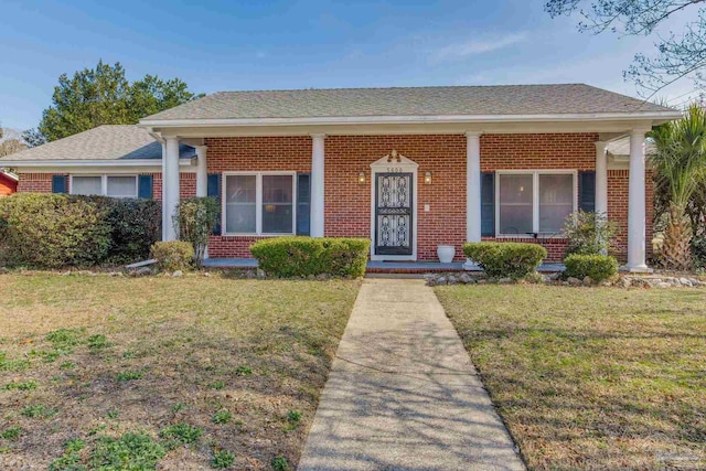 single story home with a front yard