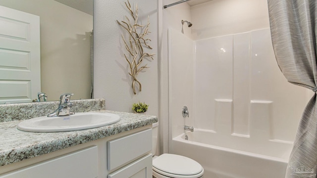 full bathroom featuring shower / bath combo with shower curtain, toilet, and vanity