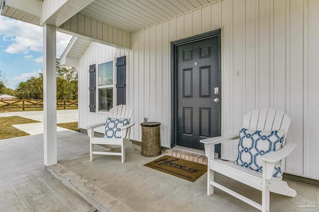 doorway to property with covered porch