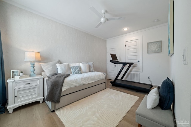 bedroom featuring light wood-type flooring, a ceiling fan, and recessed lighting