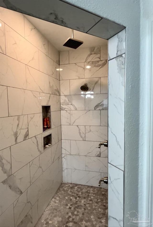 1315 W Scott St, Pensacola, FL 32501 - full bathroom with tiled shower
