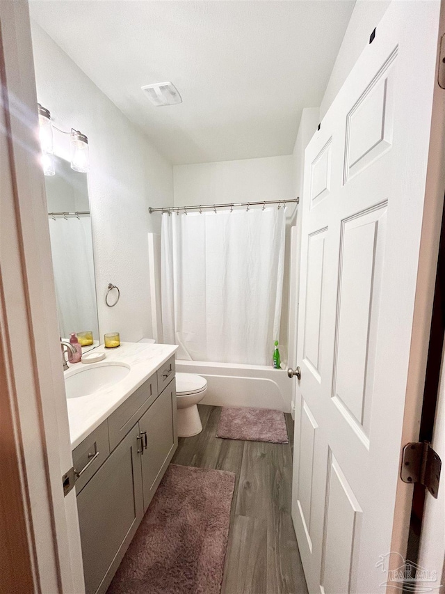 1315 W Scott St, Pensacola, FL 32501 - bathroom with vanity, shower / bath combination with curtain, toilet, visible vents, and wood finished floors