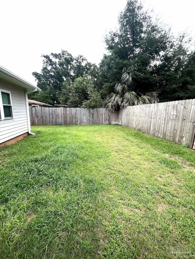 1315 W Scott St, Pensacola, FL 32501 - view of yard with a fenced backyard