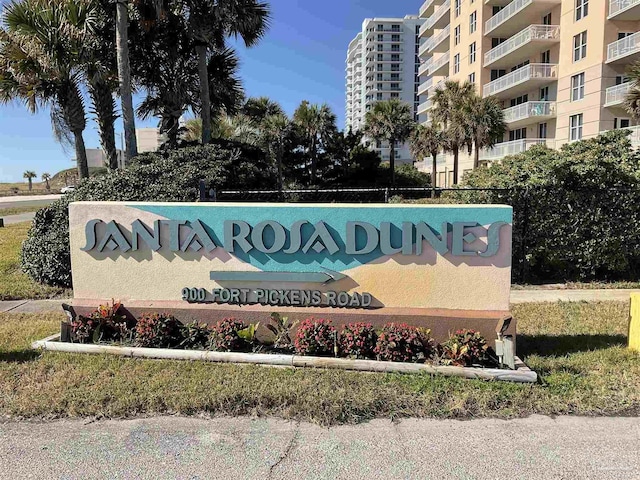 view of community / neighborhood sign