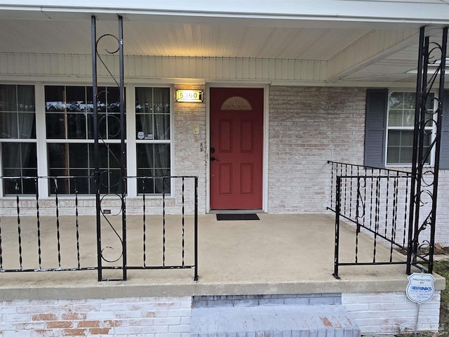 property entrance with covered porch