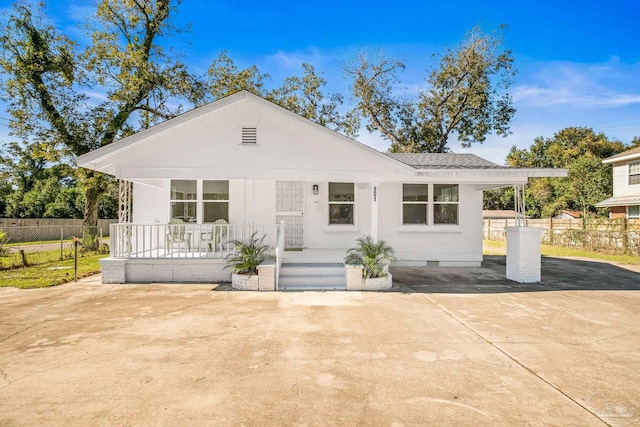 view of front of house featuring covered porch