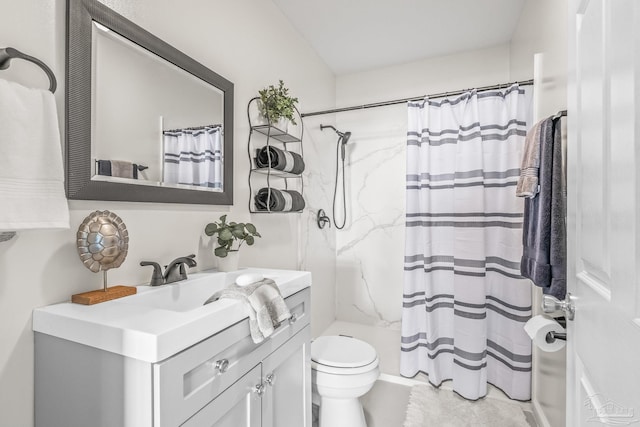 bathroom with a shower with shower curtain, vanity, and toilet