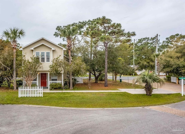 view of front of house featuring a front yard