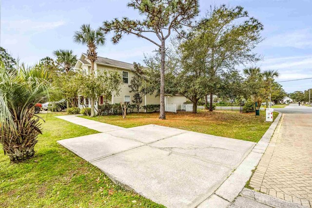 view of front facade with a front lawn