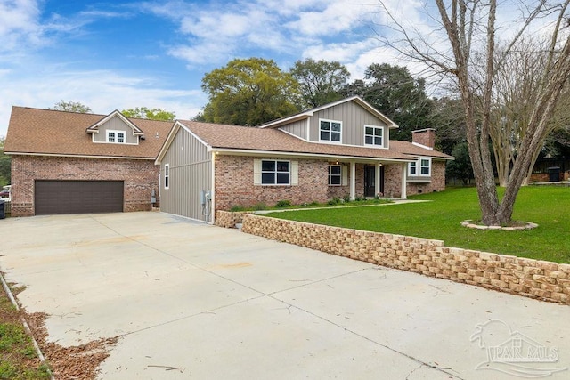 front facade featuring a front yard