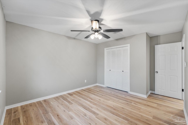 unfurnished bedroom with ceiling fan, light hardwood / wood-style floors, and a closet