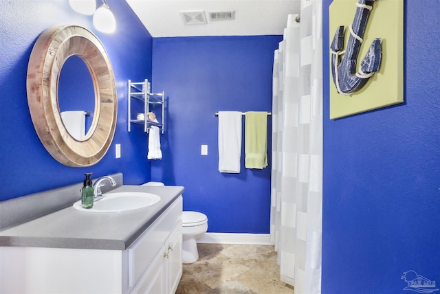 full bathroom featuring visible vents, toilet, vanity, and baseboards