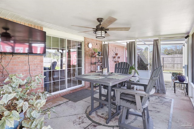 sunroom / solarium with a ceiling fan