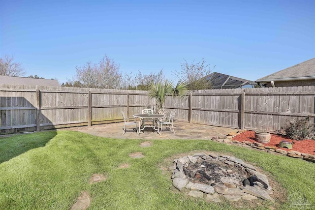 view of yard featuring a patio area, a fire pit, and a fenced backyard